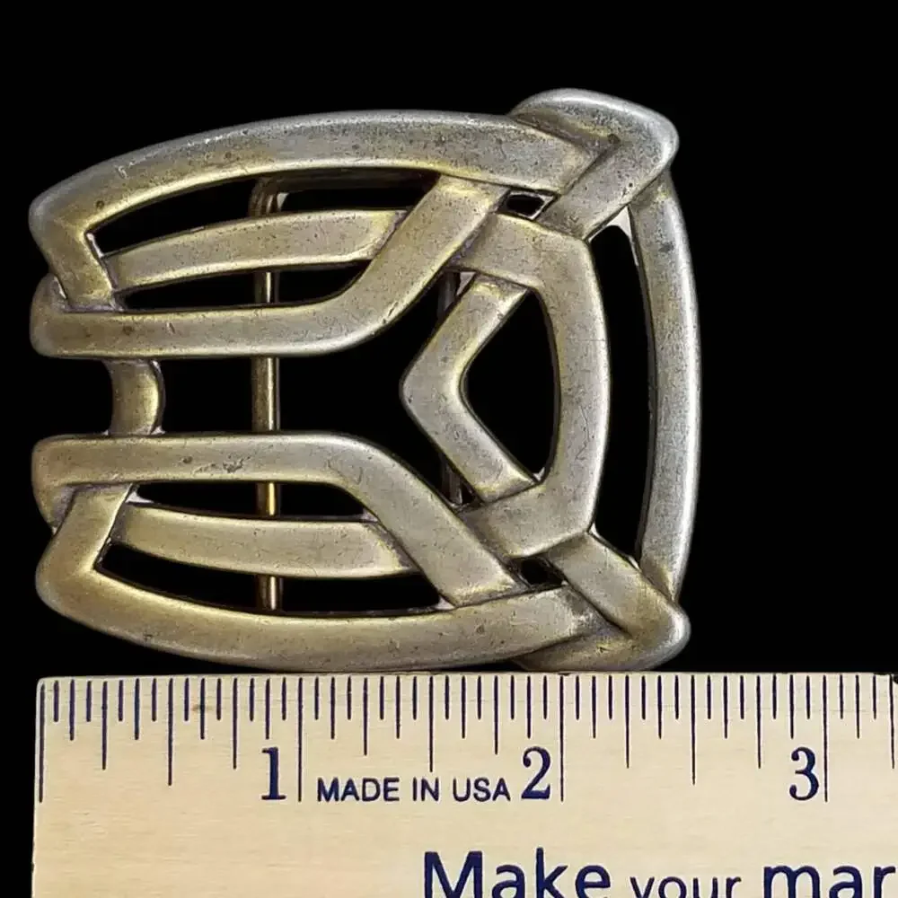 Celtic Knot Belt Buckle -‎ Vintage Style Patterned Accessory for Unique Fashion